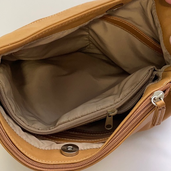 Tignanello genuine leather purse with many compartments. - Picture 6 of 7